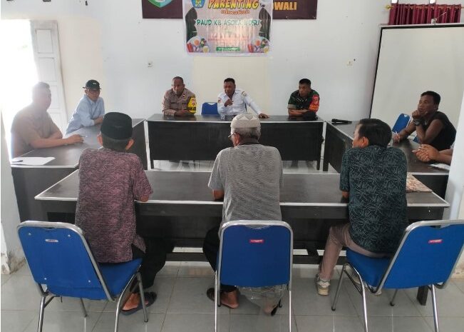  Polsek Bungku Barat Fasilitasi Penyelesaian Masalah Tanah di Desa Wosu Melalui Pendekatan Kekeluargaan