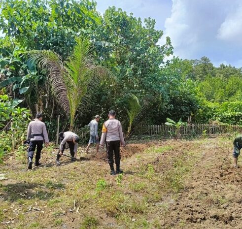  Polsek Bungku Barat Gelar Kerja Bakti Pemanfaatan Lahan Mendukung Ketahanan Pangan Nasional