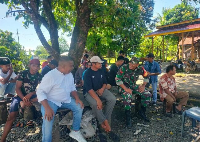  Anggota Babinsa Koramil 1311-06/Bungku Utara Laksanakan Anjangsana dan Komsos di Desa Momo