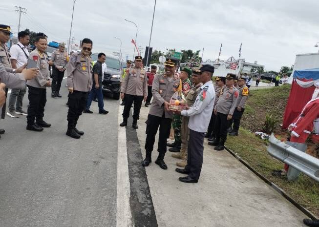  Polres Simalungun Terima Kunker Tim Pengawas Operasi Lilin Toba 2024 Tinjau Pos Pelayanan Tol Sinaksak