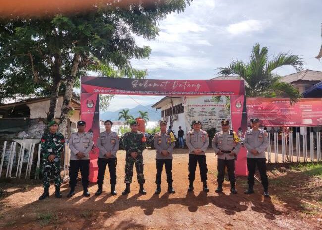  Koramil 1311-03/Petasia dan Polres Morowali Utara Kawal Keamanan Rapat Pleno Terbuka
