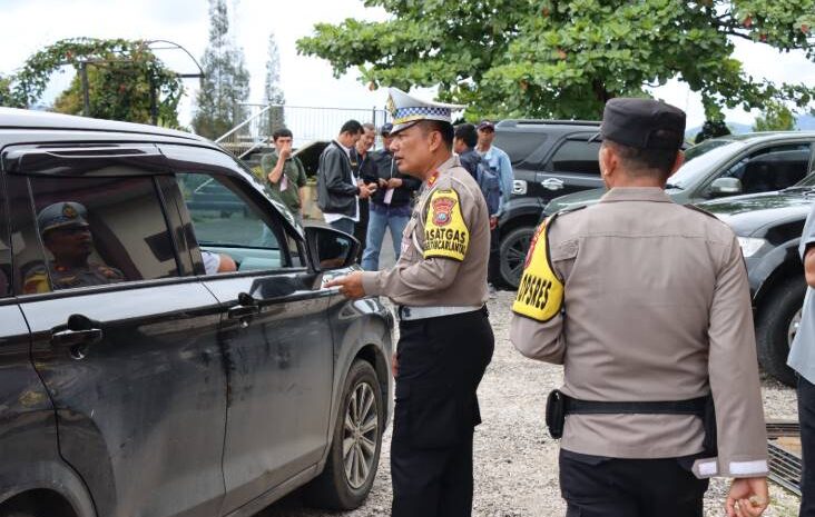  Polres Pakpak Bharat Kawal Ketat Rapat Pleno Tingkat Kabupaten di Balai Sada Arih