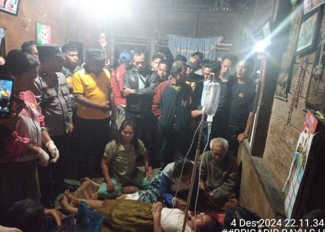  Polsek Tanah Jawa dan Warga Temukan Jenni Yang Hanyut Terseret Arus Sungai