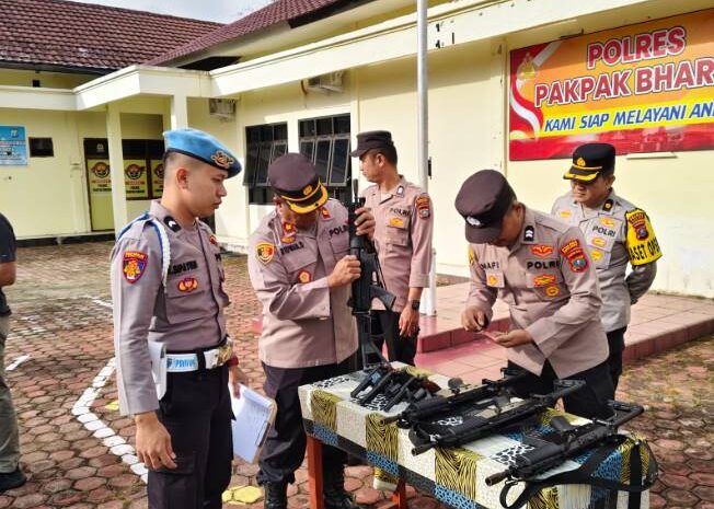  Wakapolres Pakpak Bharat Pimpin Kegiatan Rutin Pemeriksaan Sikap Tampang dan Kelengkapan Personil