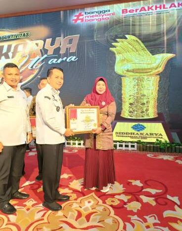  Harapan Bupati Asahan Setelah Menerima Langsung Penghargaan Produktivitas Siddhakarya Sumut 2024 Dari Pj Gubsu