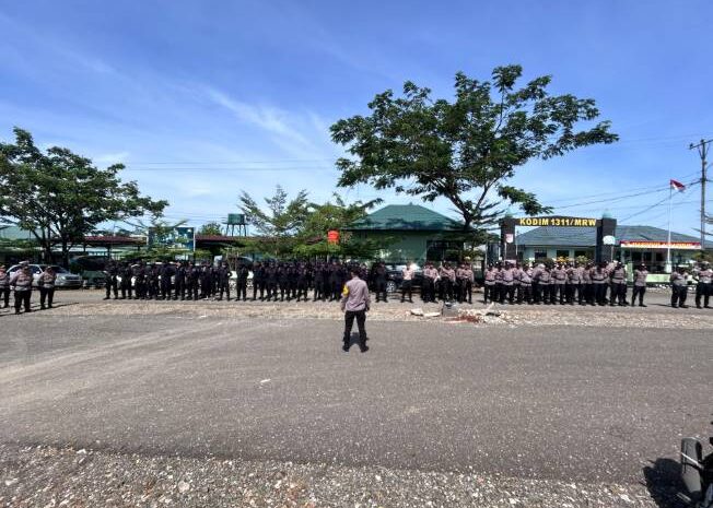  Polres Morowali Kedepankan Tindakan Humanis PengamananUnras di KPU dan Bawaslu