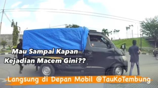  Aksi Pak Ogah Kembali Berulah di Simpang Tol Bandar Selamat, Begini Modusnya