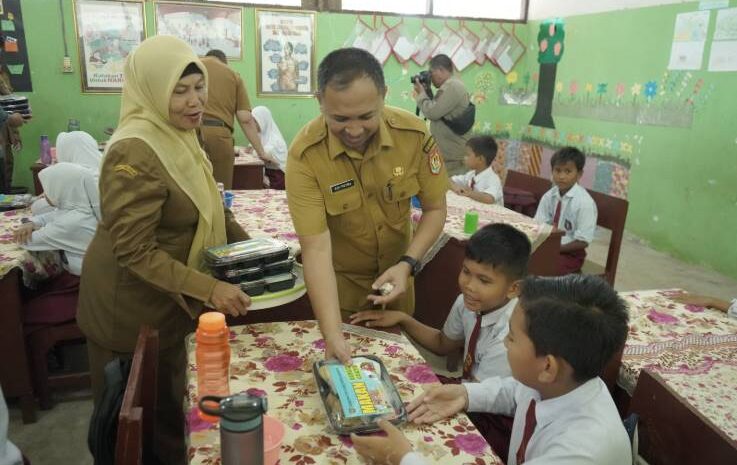  Sekda Launching Gerakan Serentak Uji Coba Makanan Gratis, 3 Sekolah di Asahan Menjadi Pilihan Pertama