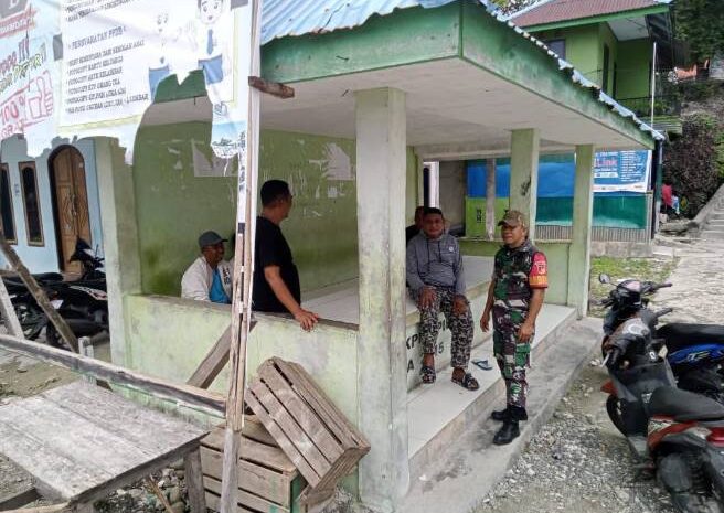  Babinsa Koramil 1311-07/Menui Kepulauan Kelurahan Ulunambo Laksanakan Komsos Rutin Jaga Silaturahmi Dengan Warga