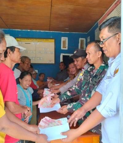  Babinsa Koramil 1311-04/Lembo Hadiri Penyaluran BLT di Desa Mandula