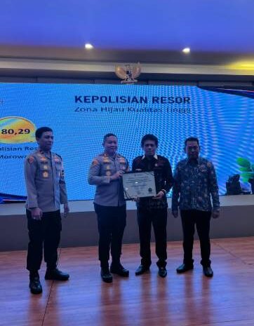  Kapolres Morowali Terima Piagam Penghargaan Zona Hijau Kualitas Tinggi dari Ombudsman RI