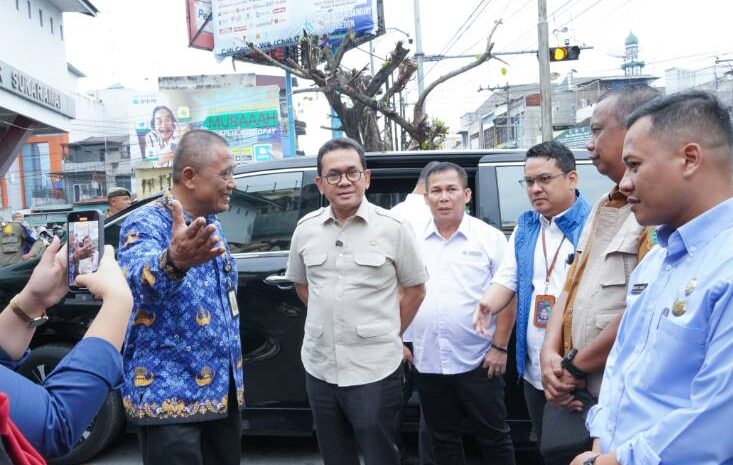  Wali Kota Medan Dampingi Menteri Perdagangan Tinjau Bapok di Pasar Sukaramai