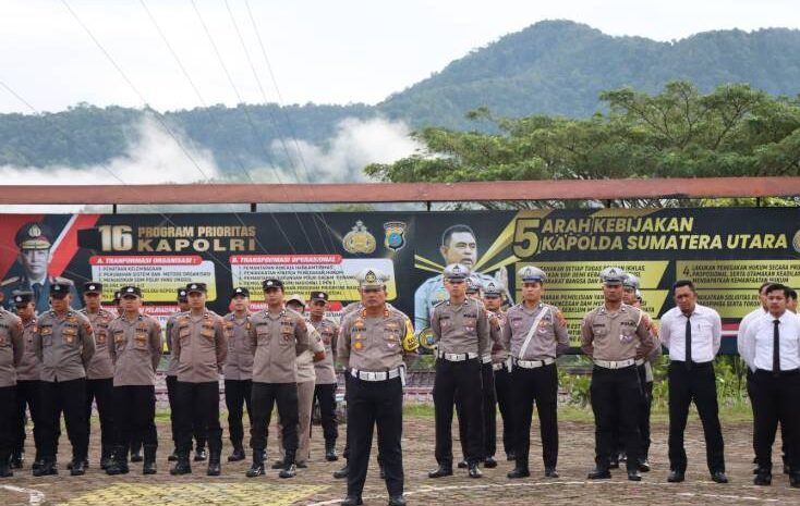  Kapolres Pakpak Bharat Pimpin Apel Pagi Awal Tahun 2025 : Jadikan Introspeksi Diri, Bersyukur dan Hindari Pelanggaran