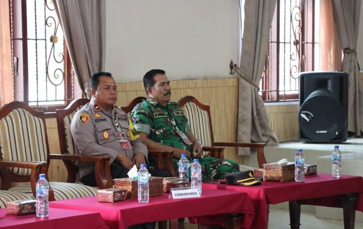  Polres Pakpak Bharat Lakukan Pengamanan Rapat Pleno Terbuka Penetapan Paslon Terpilih Bupati dan Wakil Bupati Kabupaten Pakpak Bharat