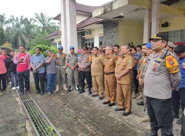  Polres Palas Amankan Aksi Unjuk Rasa FHI di Kantor Bupati dan Kantor DPRD