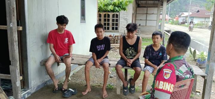  Babinsa Koramil 1311- 02/ BS Laksanakan Pembinaan Karakter Para Remaja Desa Labota