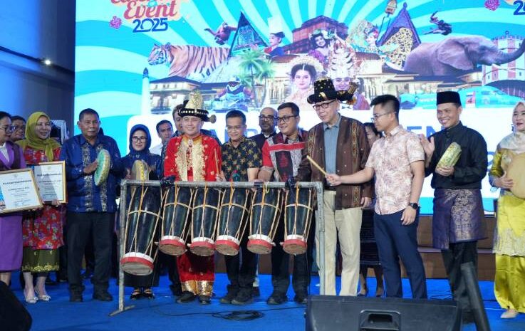  Event Gelar Melayu Serumpun Sukses Digelar, Wali Kota Medan Terima Penghargaan Dari Gubsu