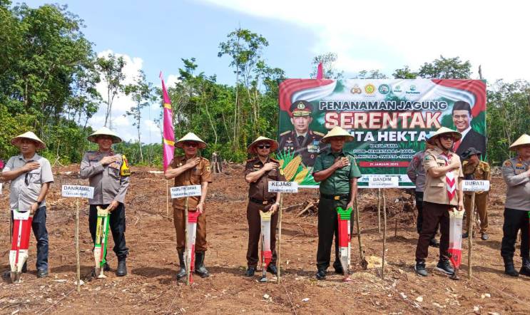  Danramil 1311-04/Lembo Hadiri Penanaman Jagung Serentak 1 Juta Hektar di Desa Korobonde