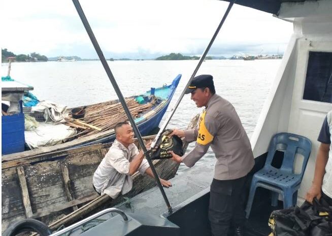  Sat Polairud Polres Sibolga Bagikan Bansos Kepada Nelayan Tradisional