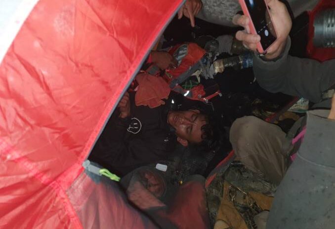  Polres Tanah Karo dan Basarnas Berhasil Evakuasi Pendaki Hipotermia di Gunung Sibayak