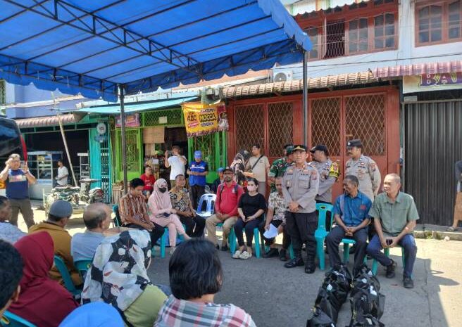  Polres Sibolga Berikan Bansos Kepada Korban Kebakaran Pasar Sibolga Nauli