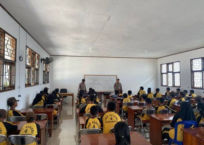  Polsek Bahodopi Gelar Sosialisasi Bahaya Narkoba di SMP Negeri 4 Bahodopi