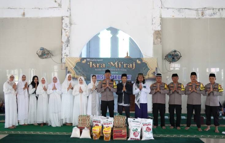  Polres Pakpak Bharat Gelar Isra’ Mi’raj 1446 H/2025 di Mesjid Agung Salak