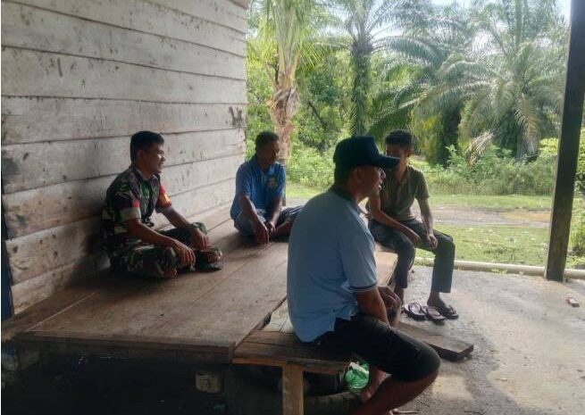  Babinsa Koramil 1311-06/Bungku Utara Laksanakan Anjangsana dan Silaturahmi di Wilayah Binaan