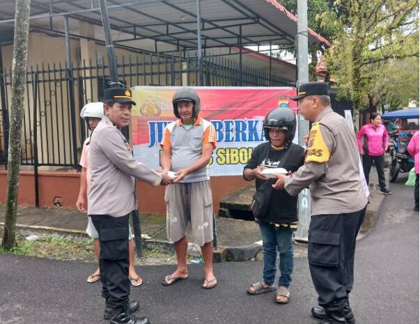  Terima Kasih Polres Sibolga, Jumat Berkah Bagikan Nasi Kepada Pengguna Jalan
