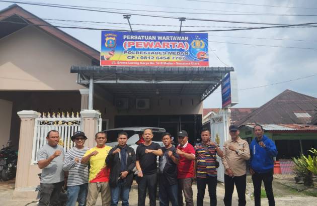  Berbagi di Jumat Barokah, Ketua Pewarta Polrestabes Medan Chairum Lubis: Salah Satu Bentuk Dekatkan Diri Kepada Allah