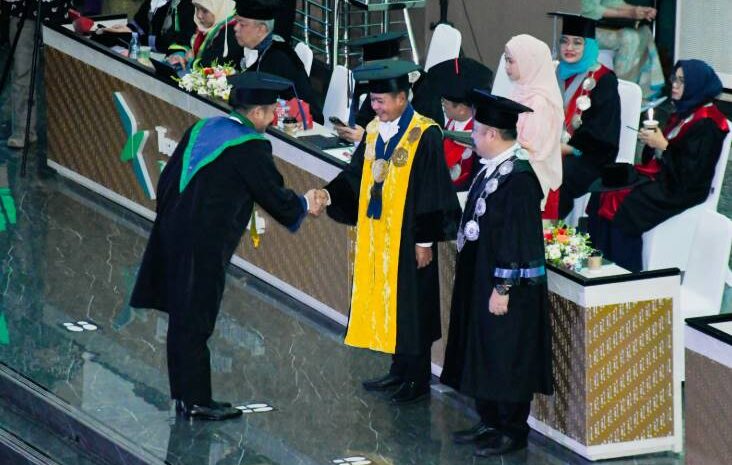  Rektor USU Pimpin Prosesi Wisuda S3 Doktor Adlin Tambunan, Wakil Bupati Serdang Bedagai