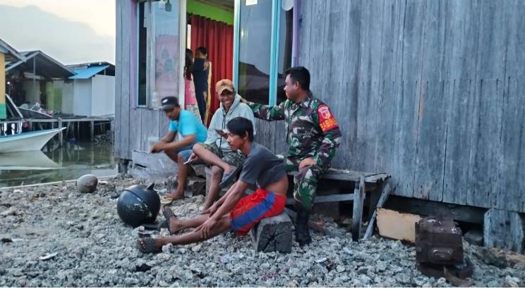  Babinsa Koramil 1311-02/BS Kopda I Putu Arya Laksanakan Komsos Bersama Masyarakat Desa Po’o