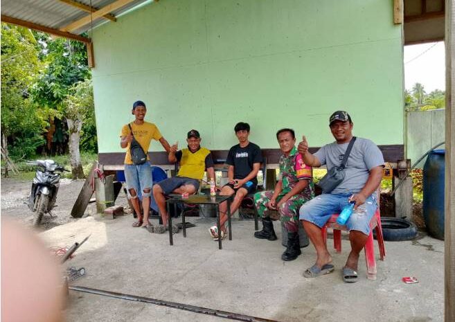  Babinsa Koramil 1311-06/Bungku Utara Laksanakan Anjangsana dan Komsos di Desa Siliti