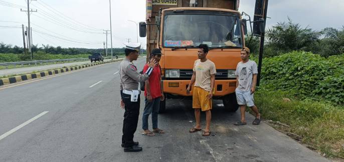  Cegah Kerusakan Jalan, Satlantas Polres Batubara Tindak Tegas Supir Truk Melebihi Muatan