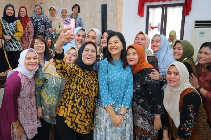 Sebelum Berpisah, Kahiyang Ayu Beri Saran & Masukan Agar Kelurahan Juara Lomba HKG PKK Sumut