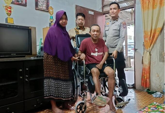  Wartawan Penderita Stroke Terima Kursi Roda dan Sembako dari Polres Sergai