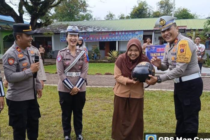  Kasat Lantas Polres Simalungun Turun Langsung Sosialisasikan Keselamatan Berlalu Lintas di Sekolah