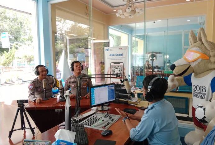  Satlantas Polres Sibolga Sosialisasikan Keselamatan Berlalu Lintas di Kantor RRI Sibolga