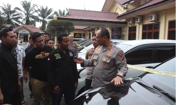  Polres Langkat Tangkap 9 Orang Kasus Penggelapan Mobil Rental