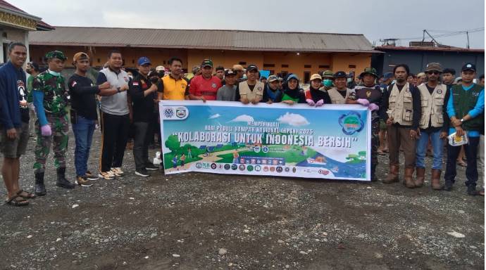  Peringati HPSN 2025, Danramil 1311-09/BahodopiPimpin Pembersihan Sampah Bersama PMI, PT MSS, Pemdes dan Personel Polsek Bahodopi