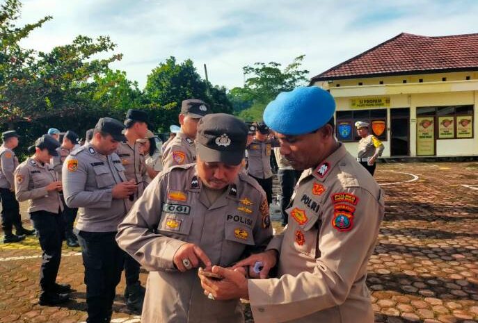  Cegah Pelanggaran, Sipropam Polres Pakpak Bharat Cek Handphone Personil