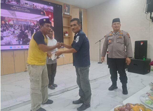  Polres Batubara Bersama Awak Media Ikuti Zoom Meeting Buka Puasa Bersama Kapolri