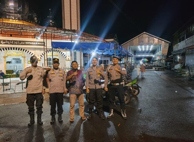  Polres Sibolga Kawal Keamanan Sholat Taraweh di Masjid