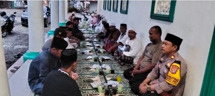  Kapolsek Bungku Barat Gelar Buka Puasa Bersama Pererat Silaturahmi Dengan Masyarakat Desa Larobenu