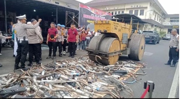  33 Kg Sabu dan Ratusan Kenalpot Brong Dimusnahkan