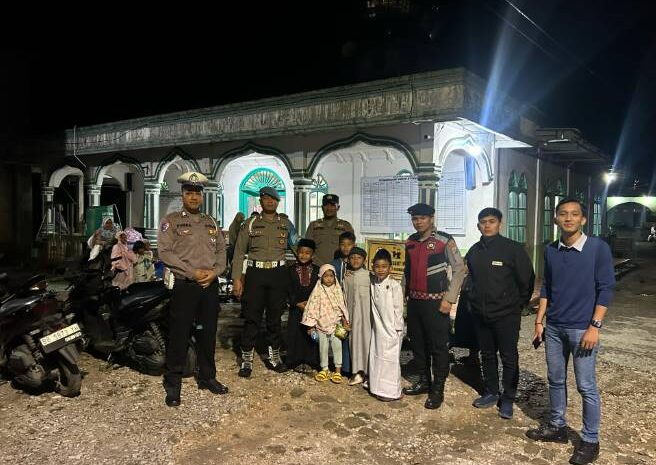  Pastikan Kondusif Malam Kedua Bulan Ramadhan 1446 M, Polres Pakpak Bharat Lakukan Patroli