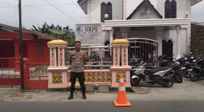  Polsek Lima Puluh Pastikan Keamanan Ibadah di Gereja GKPI