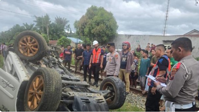  Minibus Tertabrak Kereta Api di Asahan, Satu Keluarga Tewas