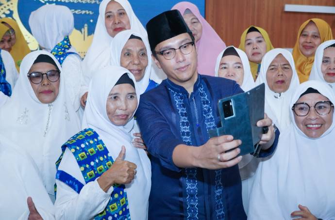 Salat Tarawih dengan Jajaran Medan Sunggal, Rico Waas: Mari Berdoa dan Satukan Frekuensi Bangun Medan
