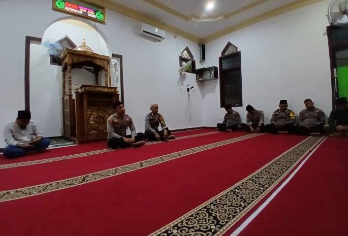  Sambut Ramadhan, Polres Sibolga Bersama Warga Laksanakan Sholat Subuh Bersama